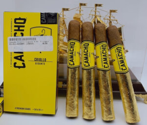 san-pham-camacho-corojo-gigante-4-dieu-dat-vang Mỗi điếu cigar của Camacho được chế tác thủ công bởi những người nghệ nhân tài năng